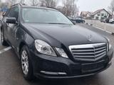 Mercedes-Benz E 200 E T-Modell E 200 CGI BlueEfficiency - Mercedes-Benz Kombi aus dem Jahr 2011