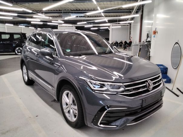 Volkswagen Tiguan R-Line 2.0 TDI DSG AHK Pano RFK Matrix AC