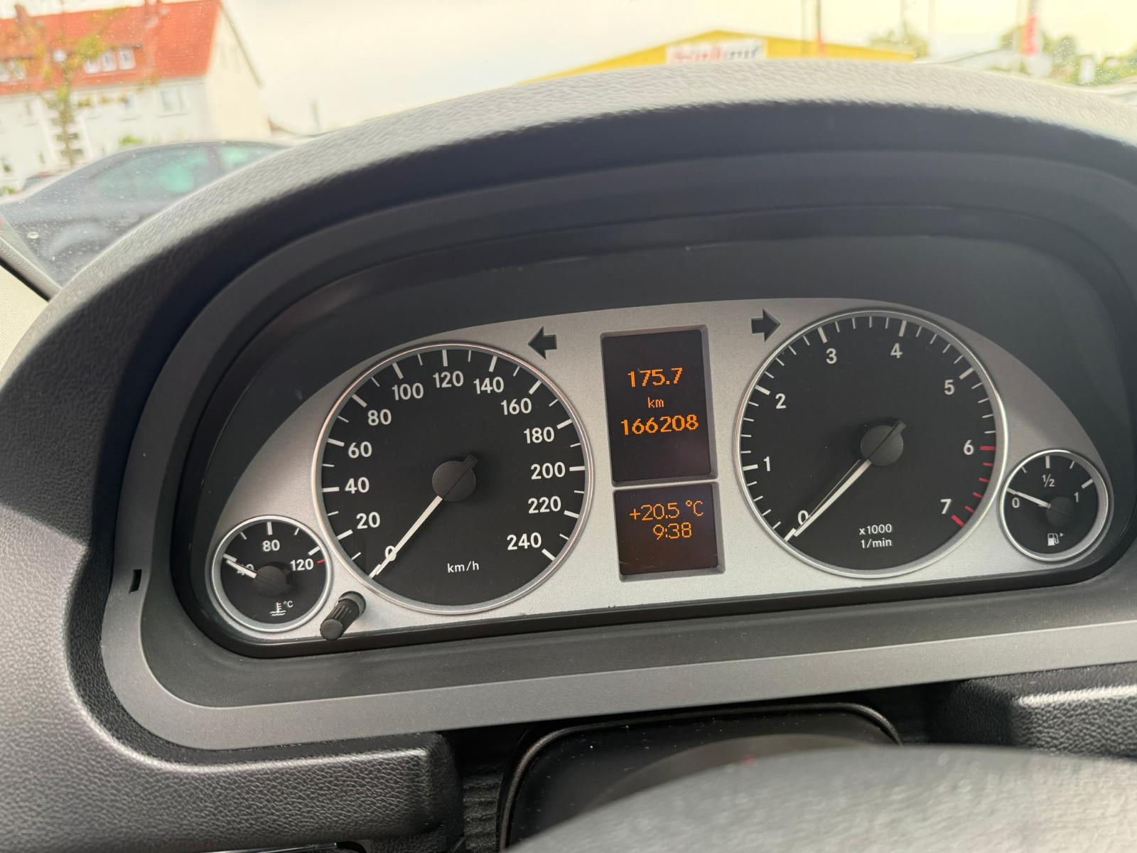 Mercedes-Benz B170 2006 — photo 11