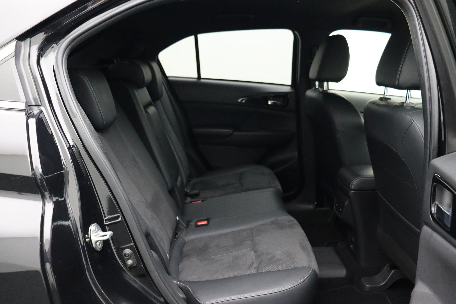 Fahrzeugabbildung Mitsubishi Eclipse Cross 2.4 Intro Edition Hybrid 4WD