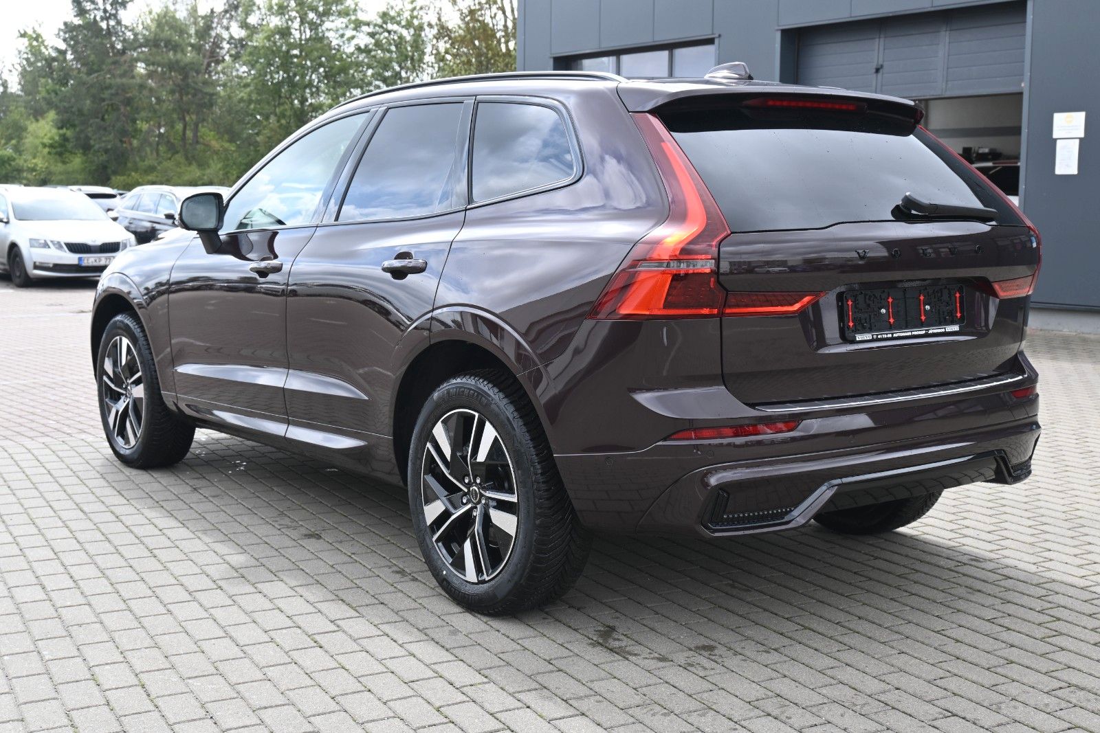 Fahrzeugabbildung Volvo XC60 B5 AWD Plus Dark*FSHZG*360°*ACC*AHK