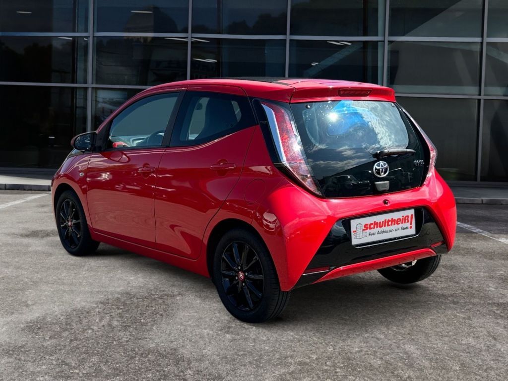 Fahrzeugabbildung Toyota Aygo x-wave