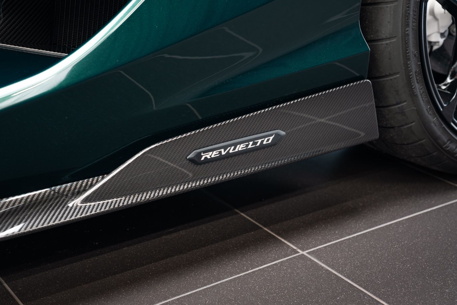 Fahrzeugabbildung Lamborghini Revuelto FULL CARBON/LIFT/PASSENGER/MY 26