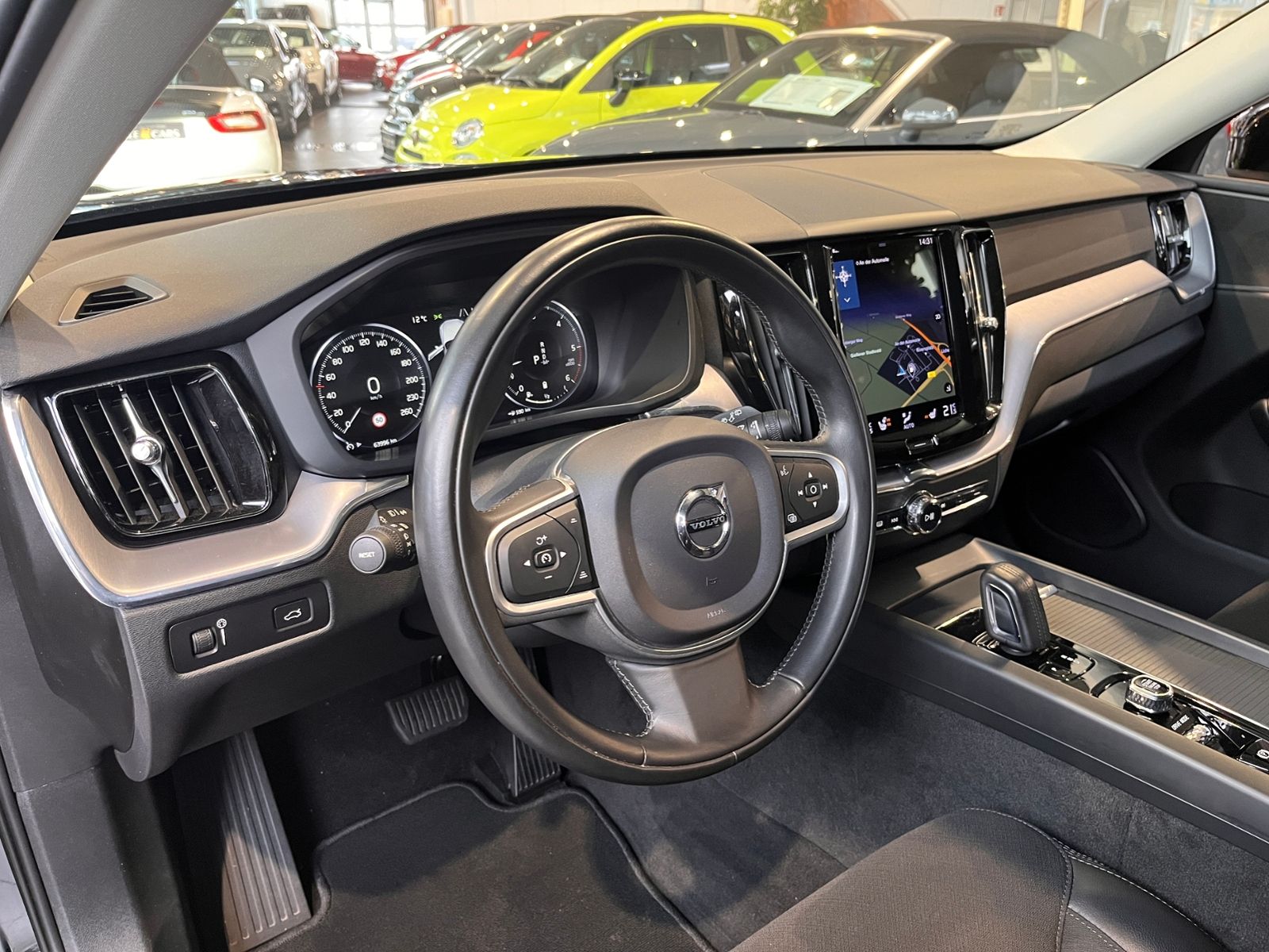 Fahrzeugabbildung Volvo XC60 Momentum Pro 2WD AHK LED NAV RFK 18"