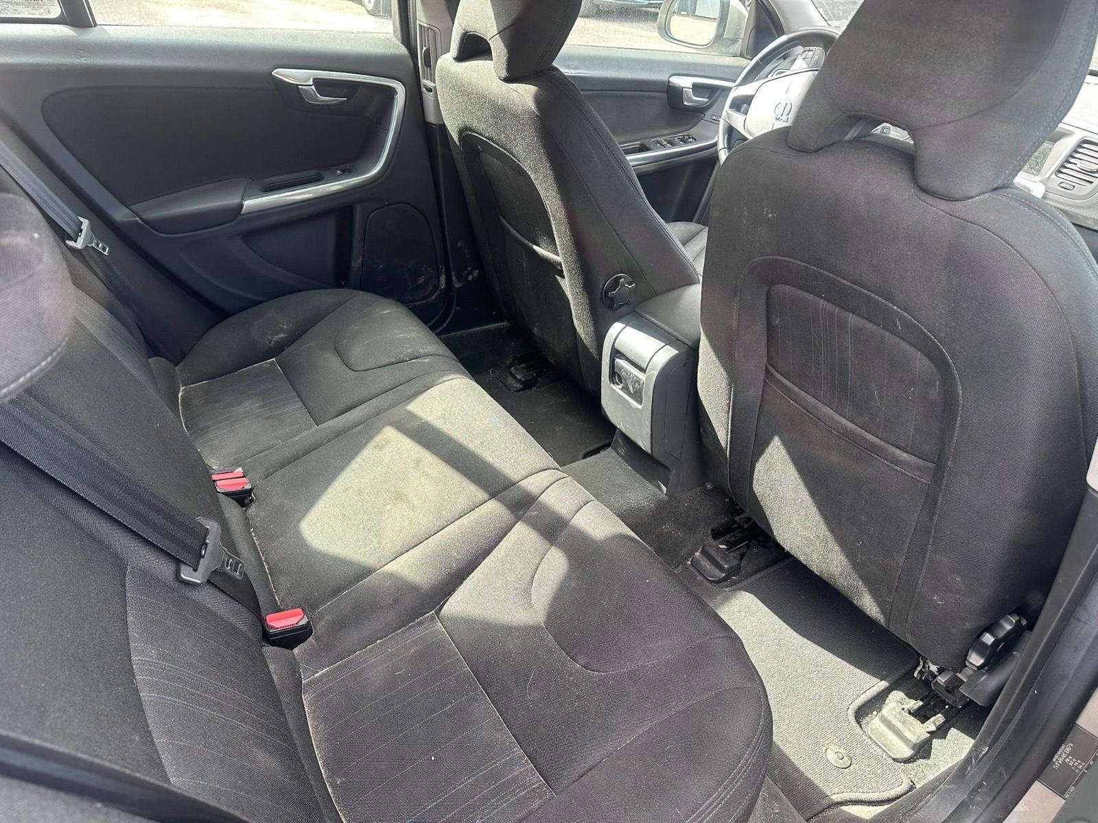 Volvo V60 2012 — photo 12