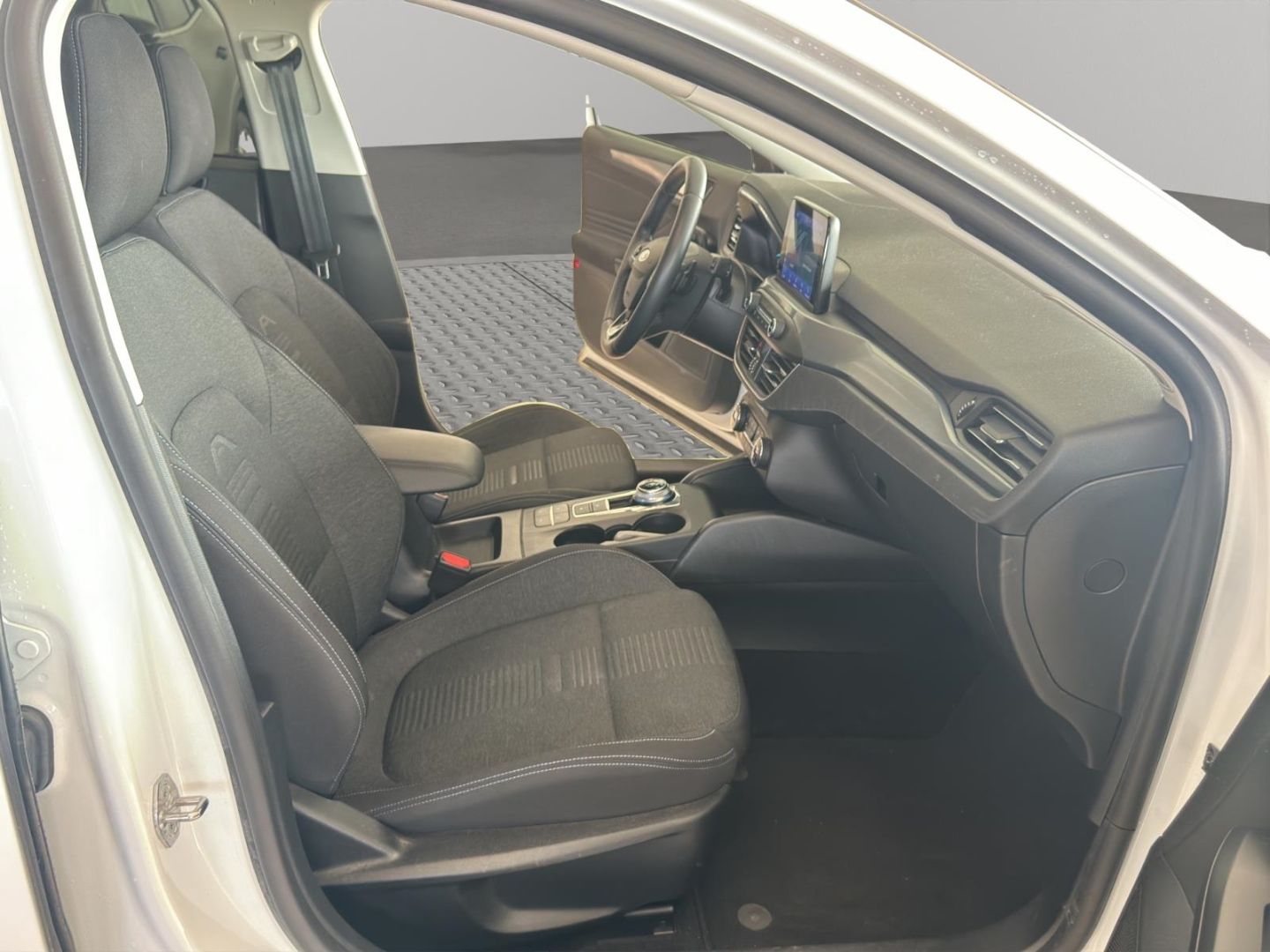 Fahrzeugabbildung Ford Focus Active, AUTOMATIK, WINTERPAKET