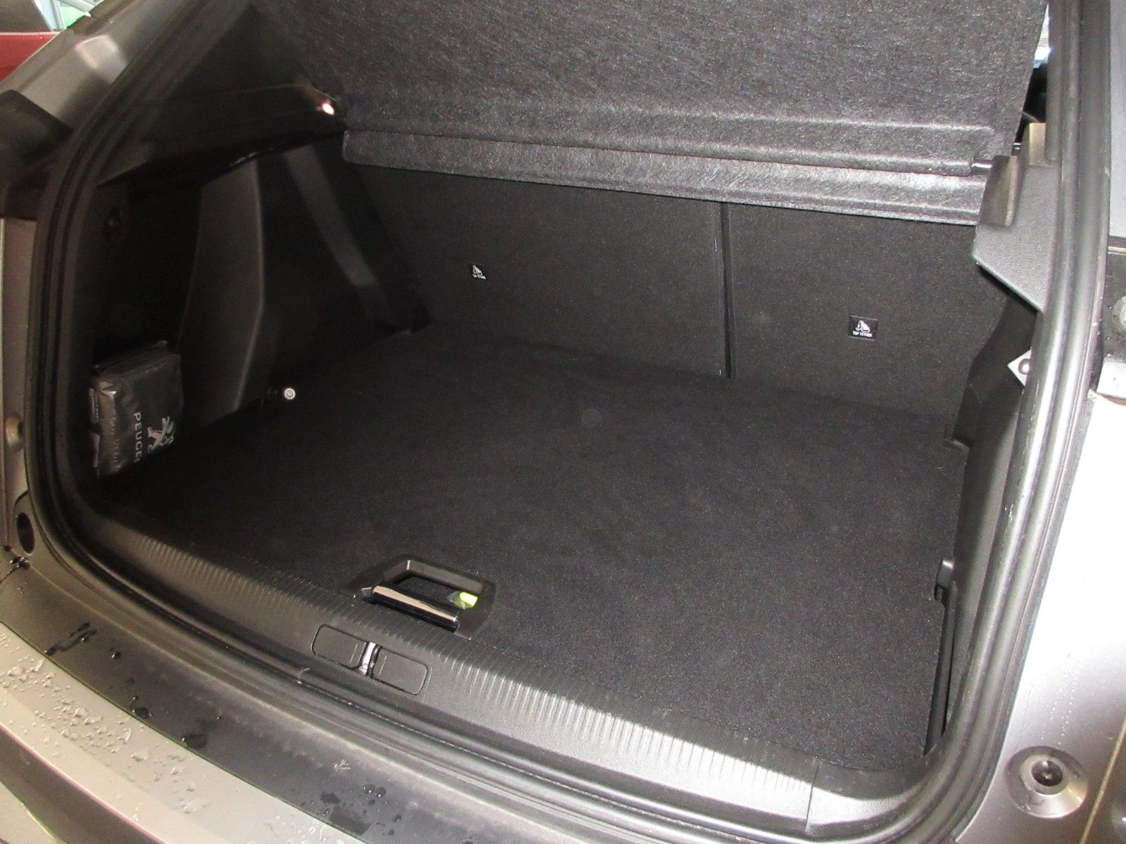 Fahrzeugabbildung Peugeot 2008 Allure 1.2T LED/NAVI/PDC/R´CAM/ALU
