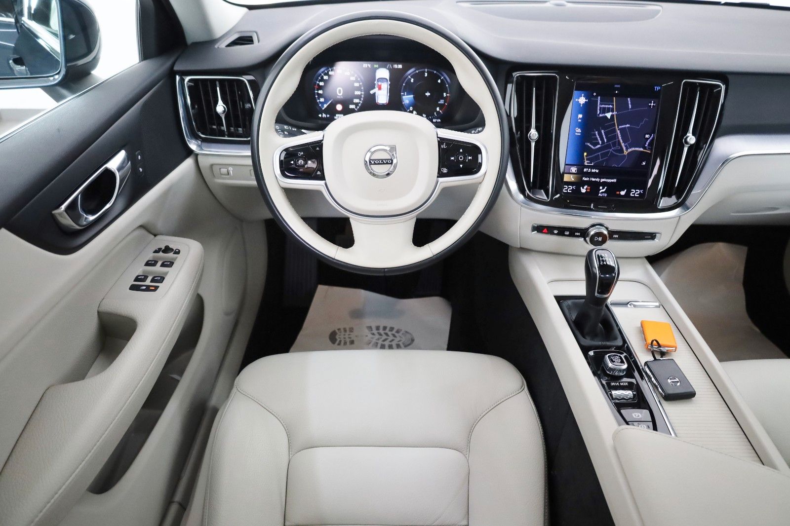 Fahrzeugabbildung Volvo V60 Kombi Momentum Pro Leder,Navi,LED,SH,Apple C