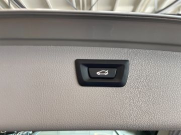 BMW 320d xDrive Touring Aut.*LED*NAVI*SHZ*PDC*ALLRAD