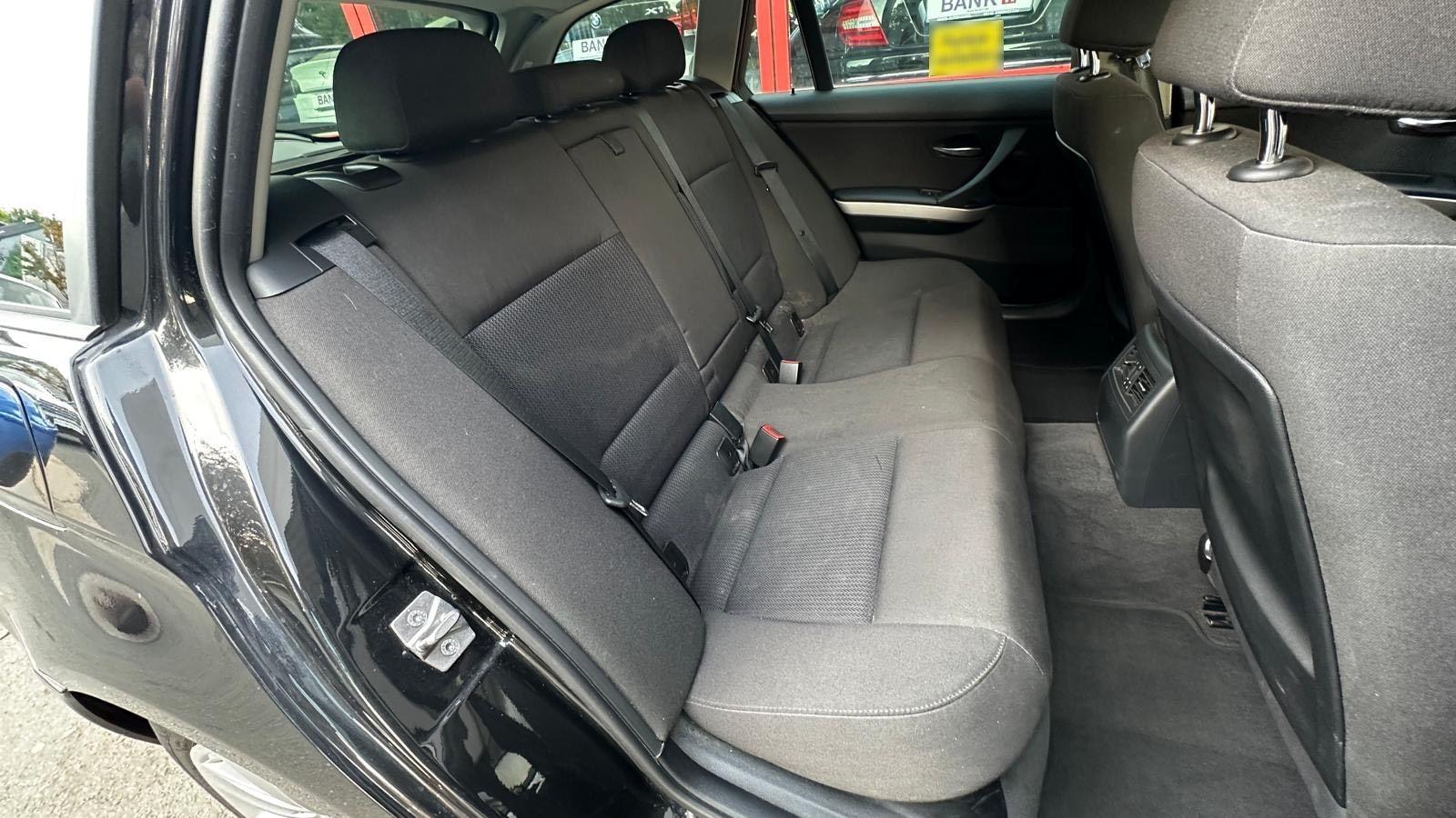 BMW 318 2011 — photo 12