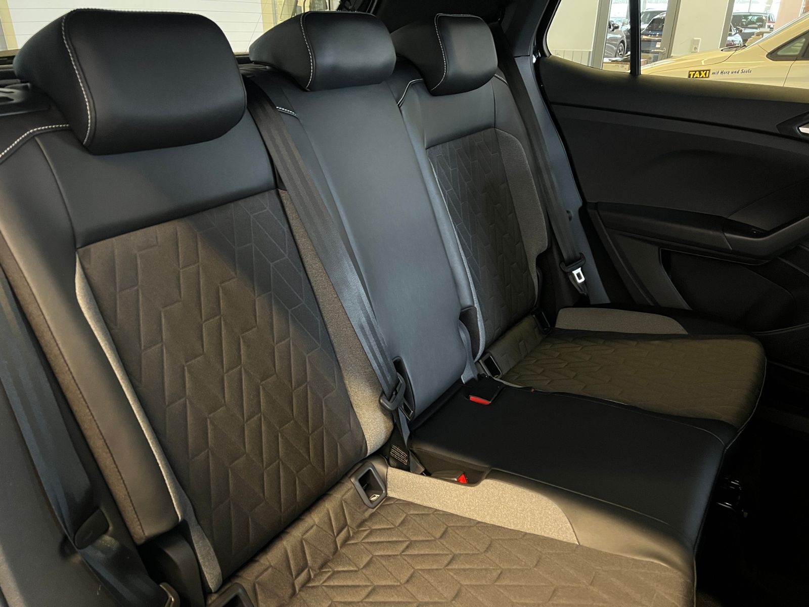 Fahrzeugabbildung Volkswagen T-Cross GOAL 1.0 TSI DSG *AHK,LED,Plus-Paket,17'