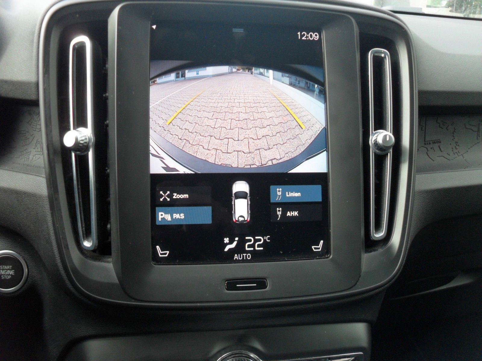 Fahrzeugabbildung Volvo XC40 T4 Essential | AHK | Navi | PDC | SH