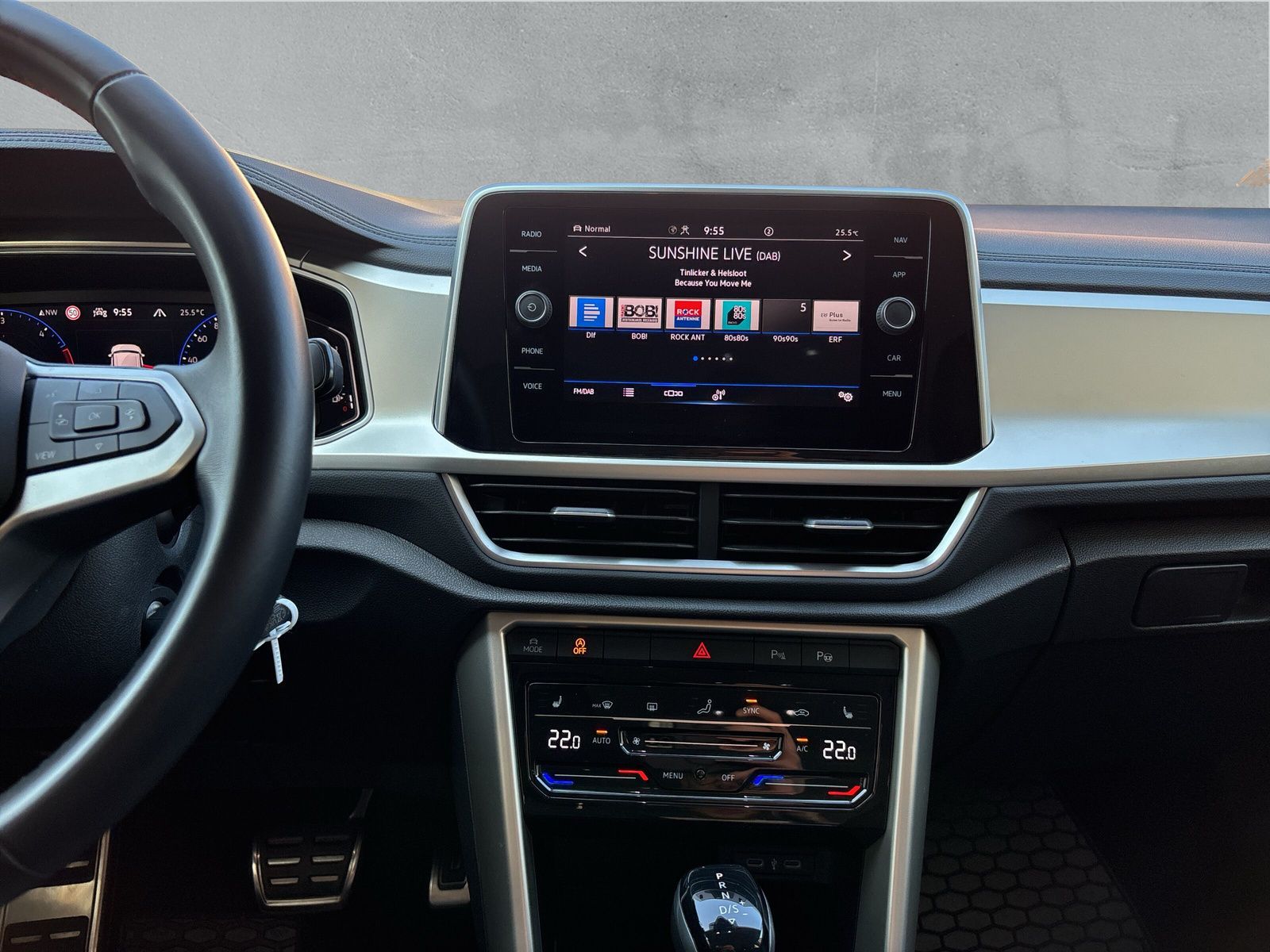 Fahrzeugabbildung Volkswagen T-Roc Move 2.0 TDI DSG AHK RFK App-Connect