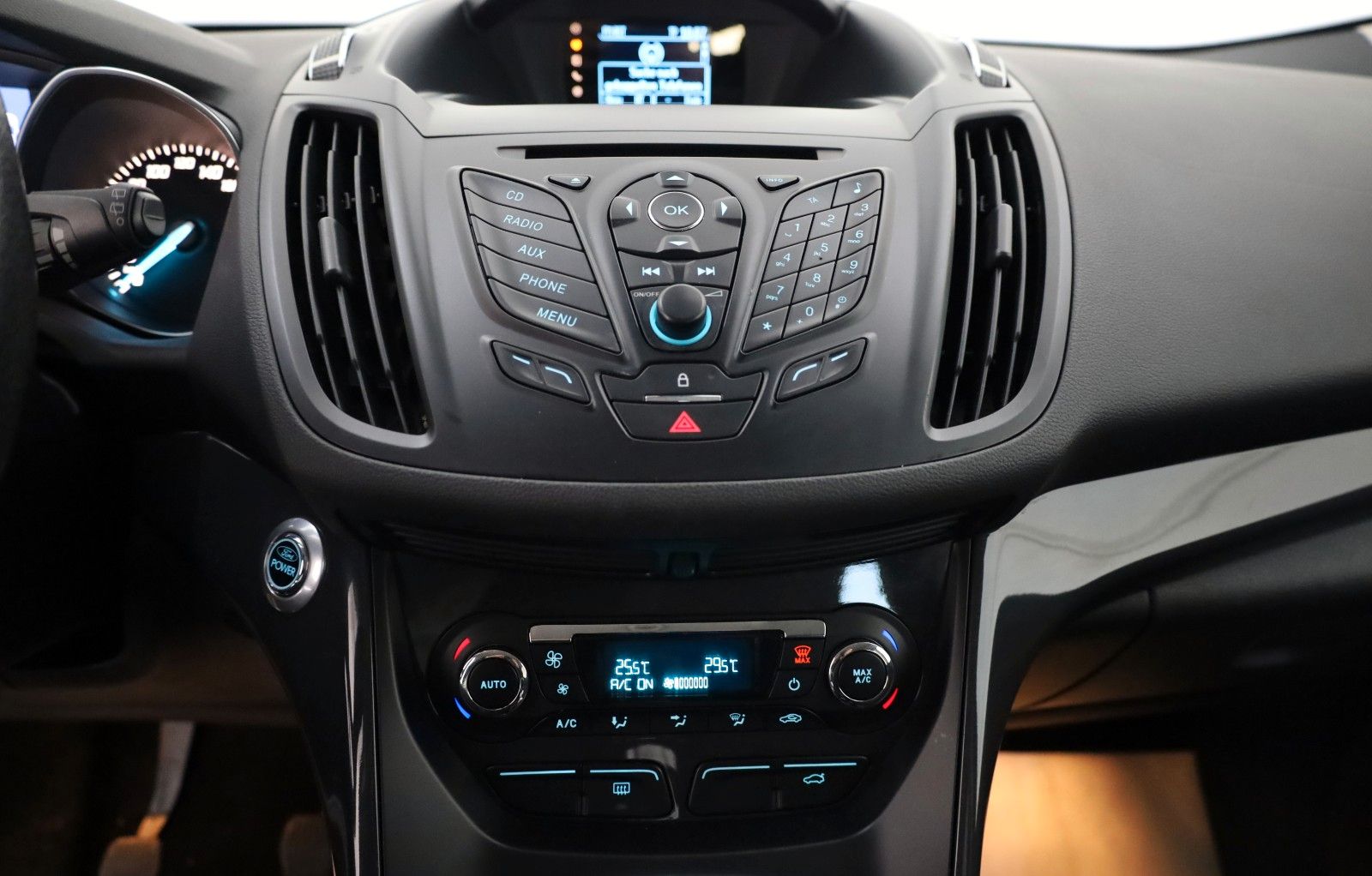 Fahrzeugabbildung Ford Kuga Titanium T.Leder,PSC,AHK,Standheizung,SR+WR