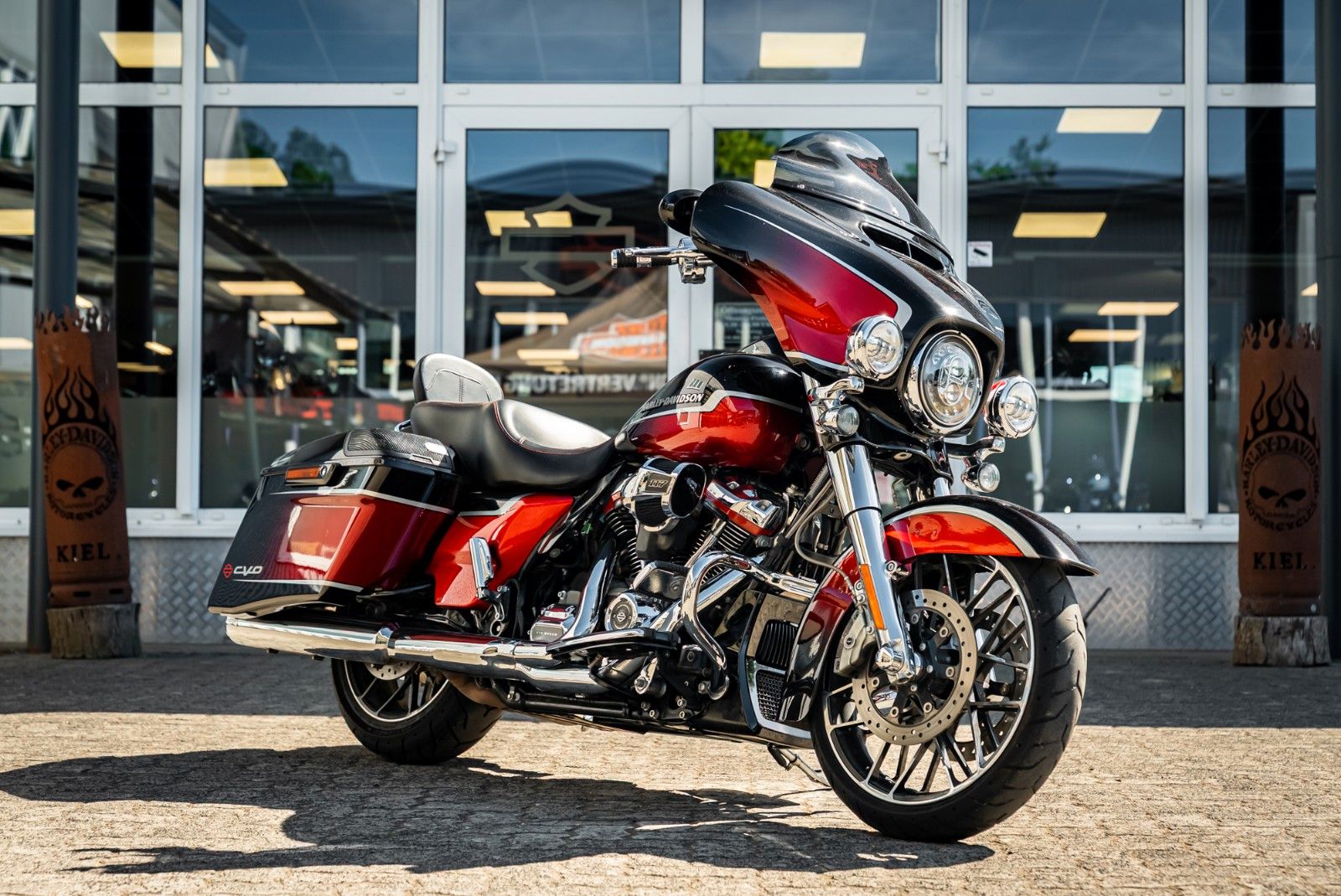 Fahrzeugabbildung Harley-Davidson FLHXSE CVO Street Glide 117 cui - ROCKFORD II