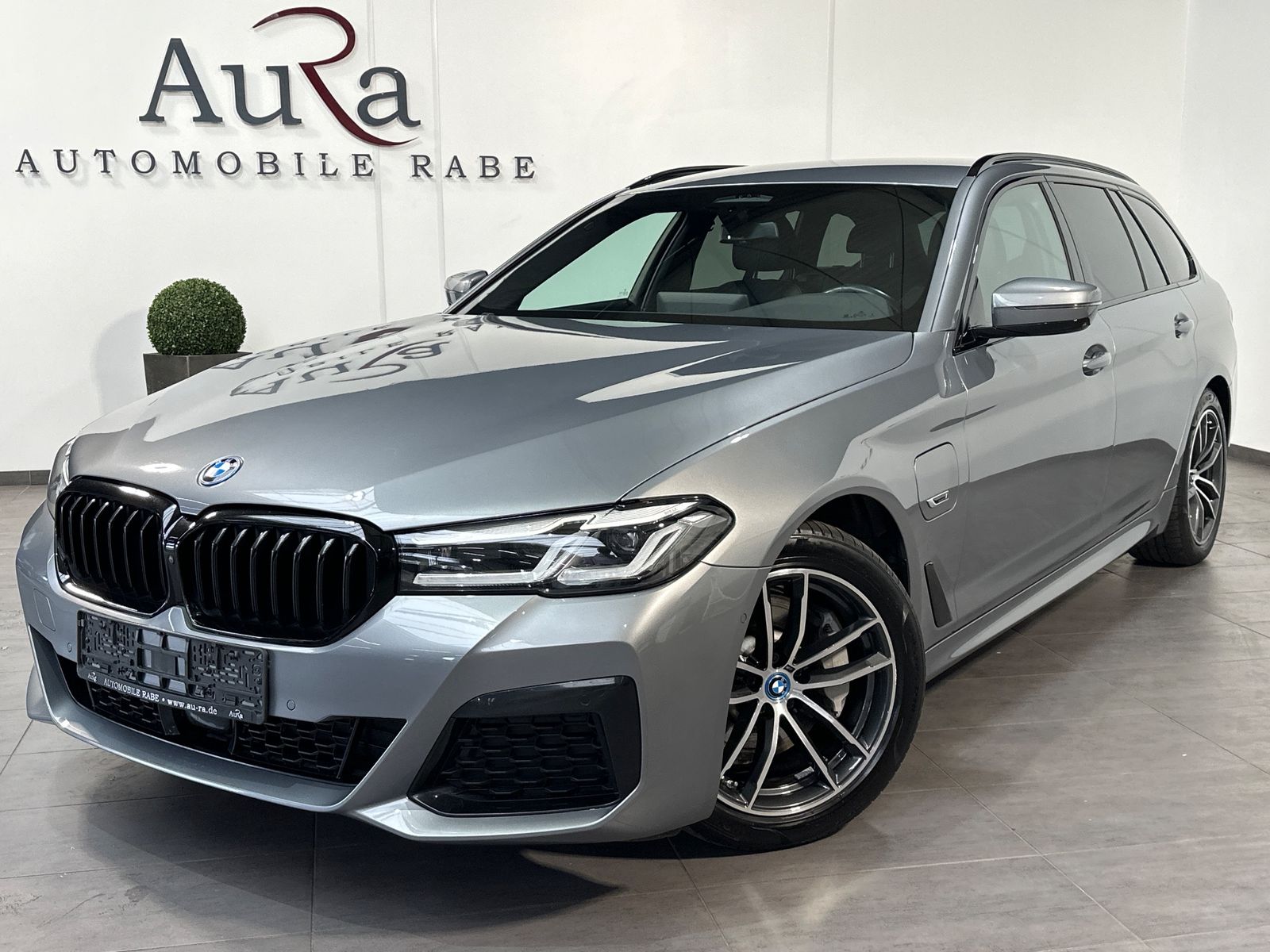 BMW 530 e Touring M-Sport NAV+LED+AHK+ACC+360°+18ZO
