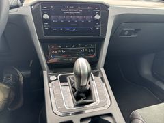 VW Passat Variant 2.0 TDI Elegance 4M Nav Ahk Assis VW Passat Variant 2.0 TDI Elegance 4M Nav Ahk Assis