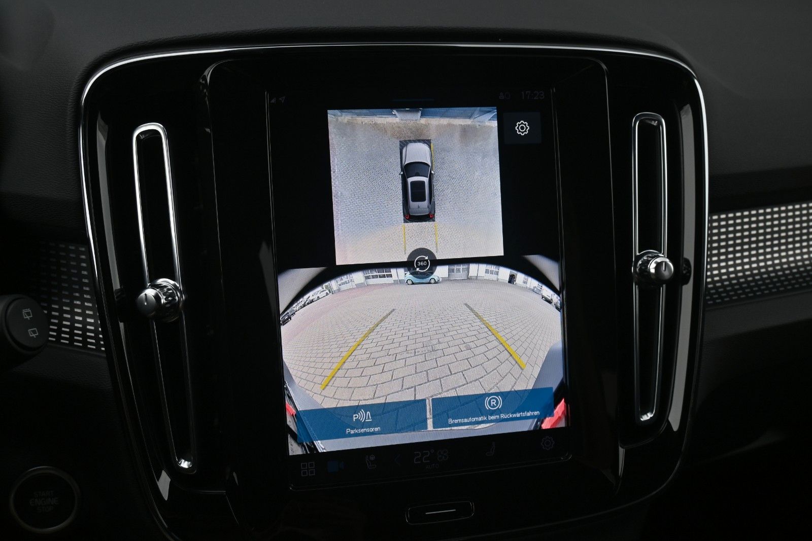 Fahrzeugabbildung Volvo XC40 B3 Plus Black Edition*LED*360*H&K*BLIS*20"