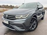 Volkswagen Tiguan Allspace 2.0 TDI Life Navi Matrix ACC 1.H - VW Tiguan Allspace Gebrauchtwagen in Stuttgart