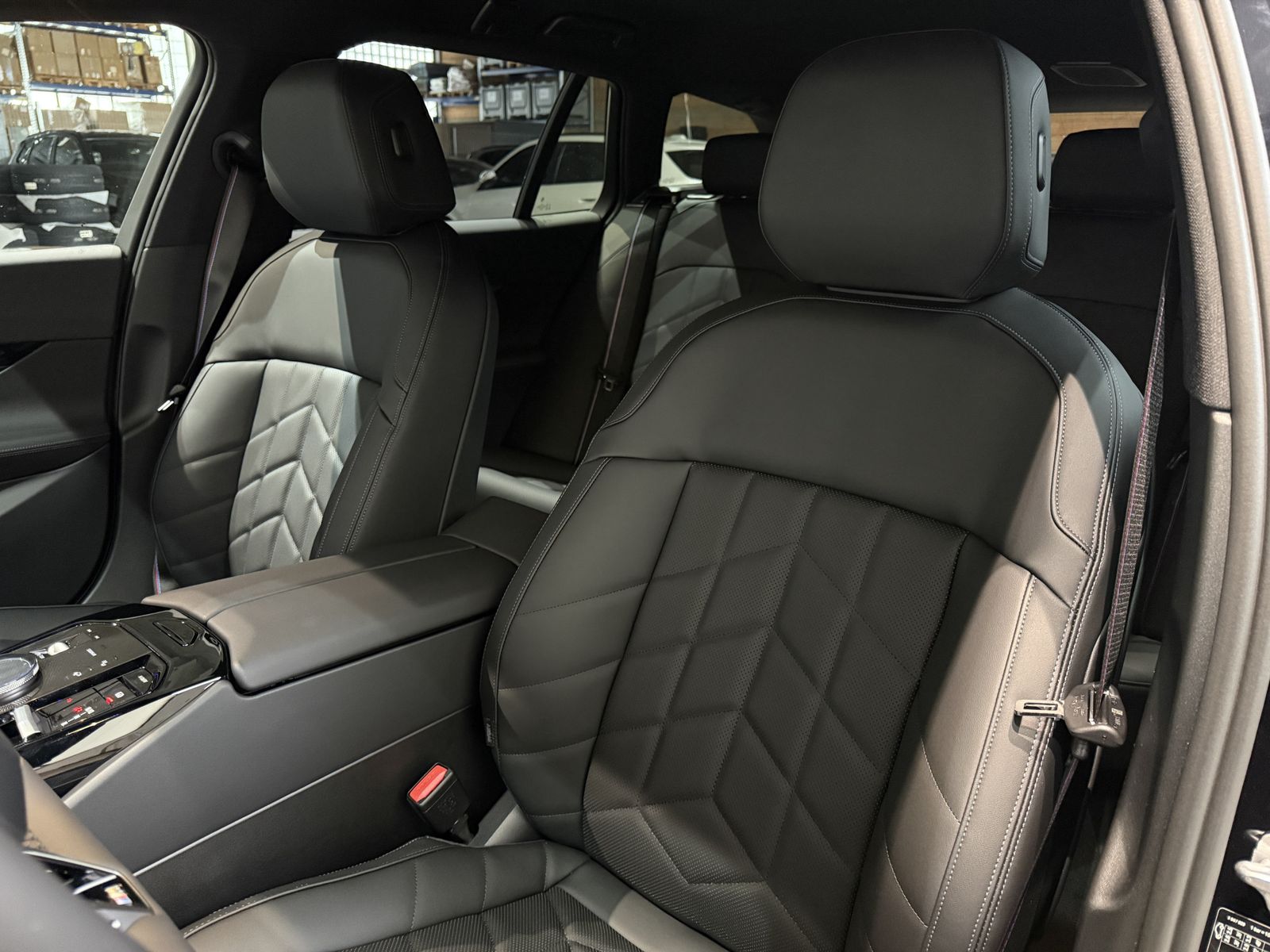 Fahrzeugabbildung BMW i5 xDrive40 B&W Hifi, Sitzbelüftung, 20" LMR