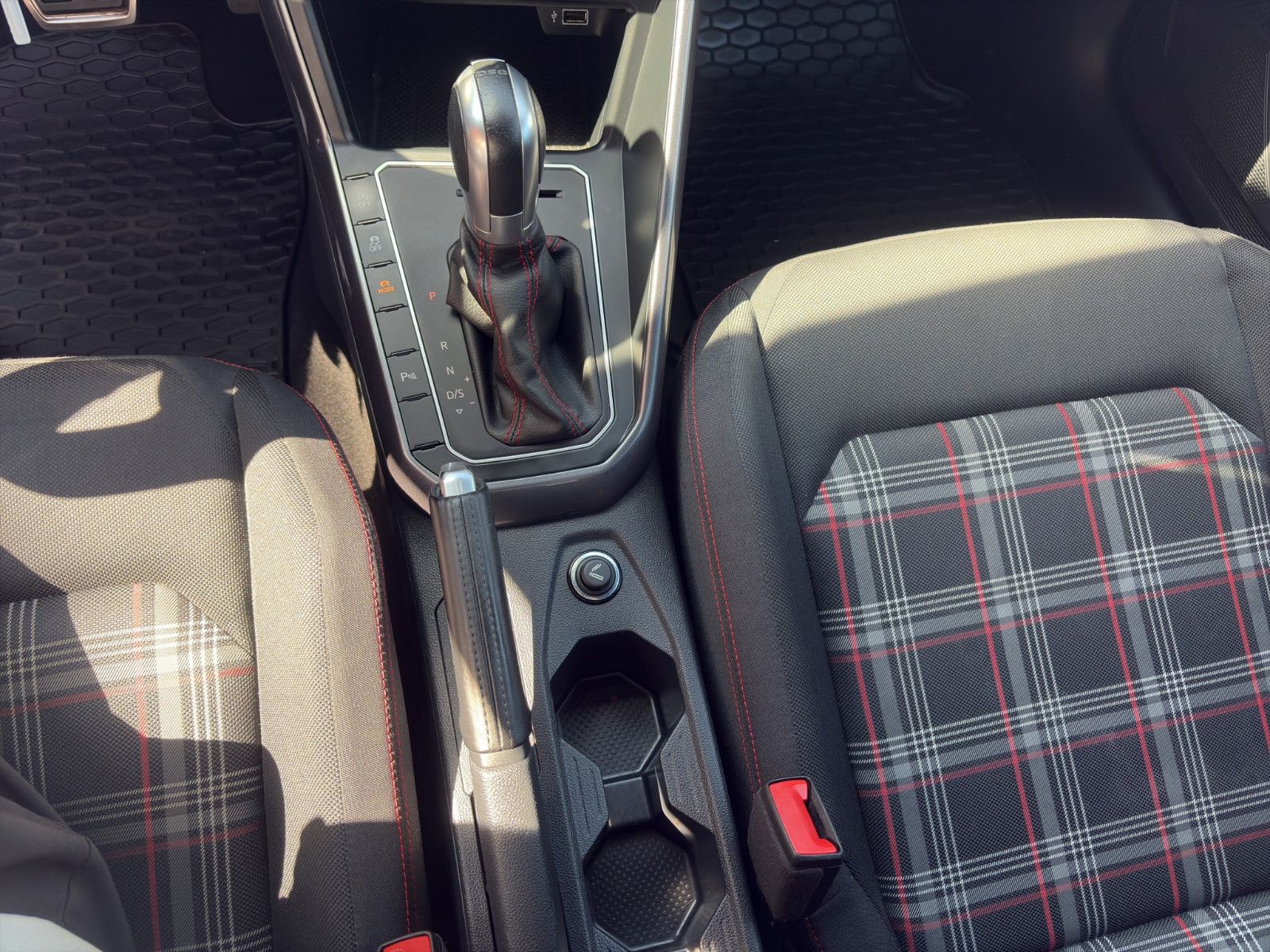 Fahrzeugabbildung Volkswagen Polo VI GTI/ACC/Ambiente/Winter Paket/Sport