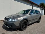 Skoda Octavia Combi 2.0 TDI Scout 4X4 *NAVI*WEBASTO* - Skoda Octavia aus 2008: Kombi