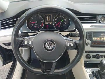 Volkswagen Passat - 10