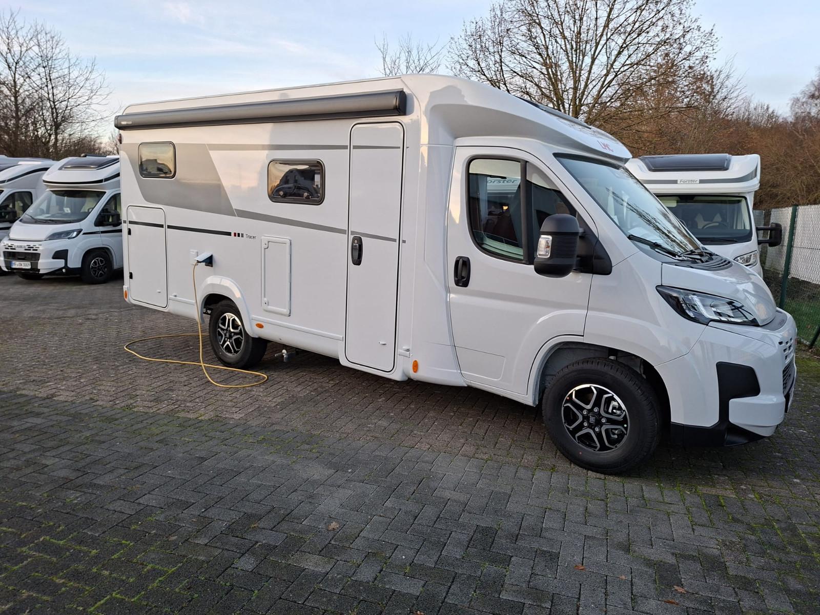 LMC Tracer Van 670