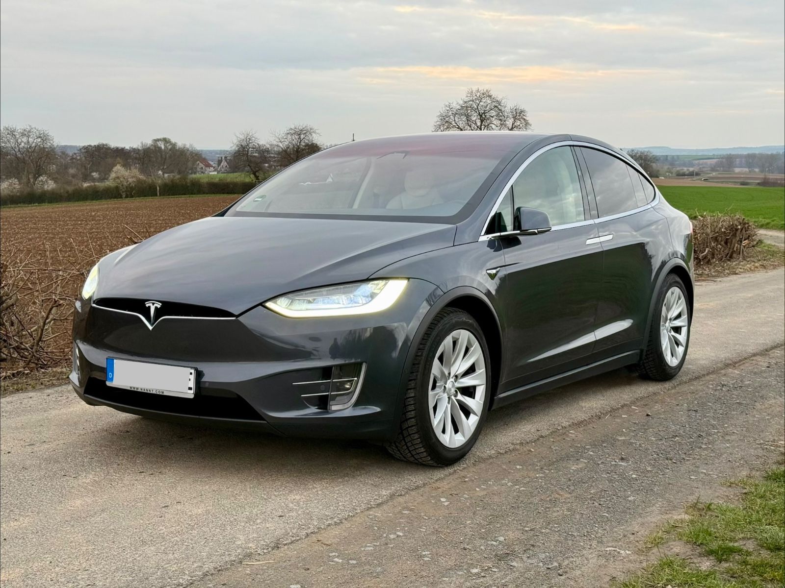 TESLA Model X