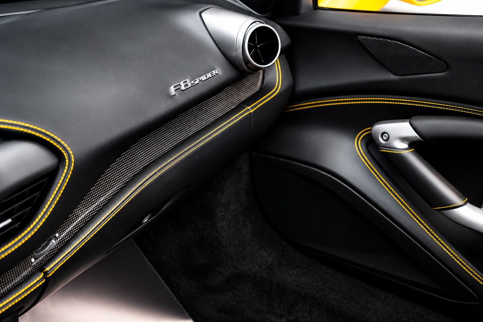 Fahrzeugabbildung Ferrari F8 Spider Giallo Modena *Lift*Carbon*Kamera*