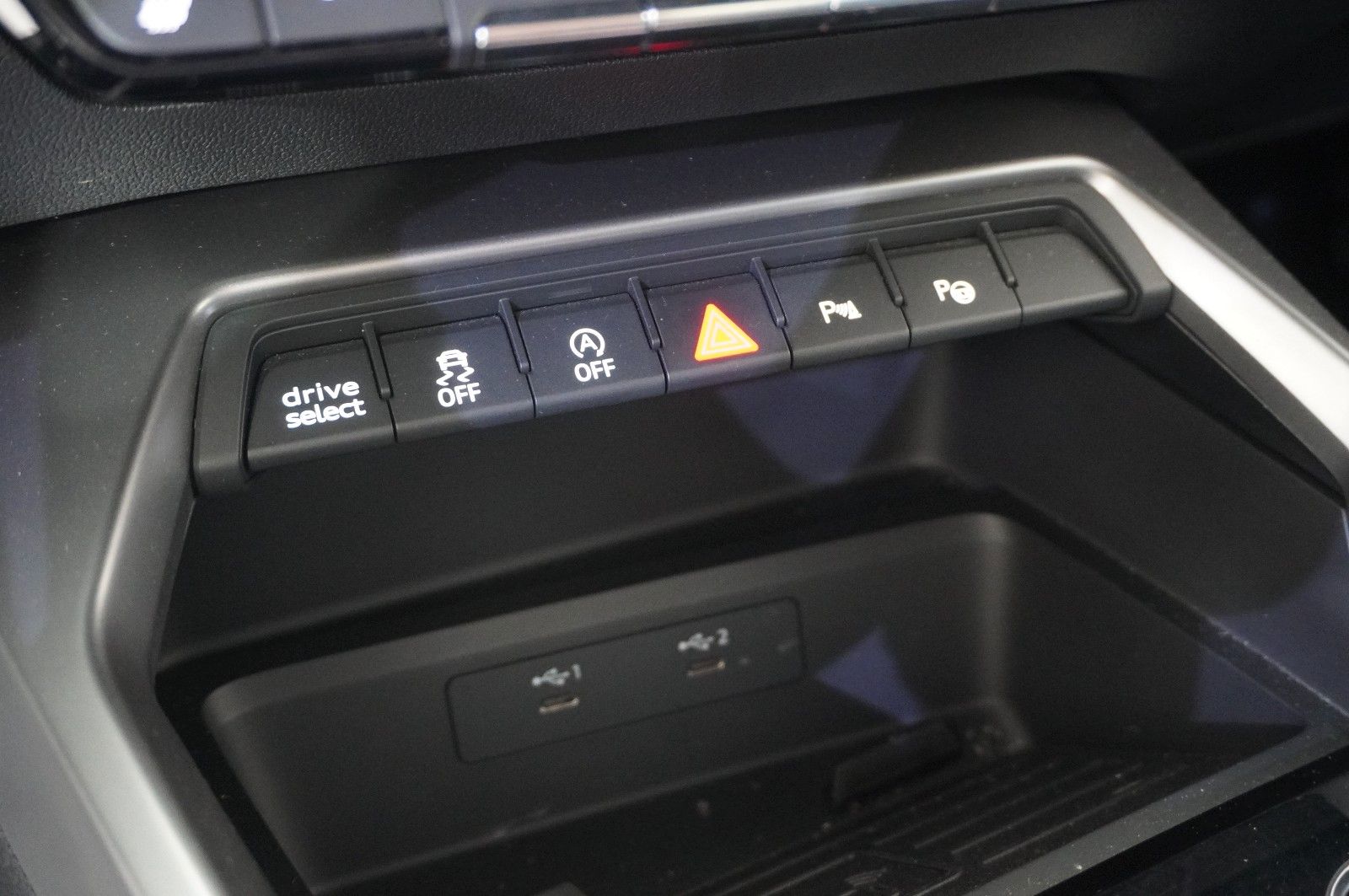 Fahrzeugabbildung Audi A3 Sportback 35 TFSI S-TRONIC NAVI/LED/SPORT/ACC
