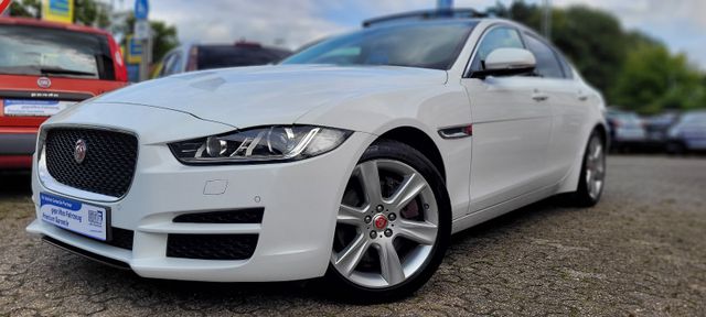 Jaguar XE  1-Hand Allrad Bi-Xenon Navi Leder Panorama