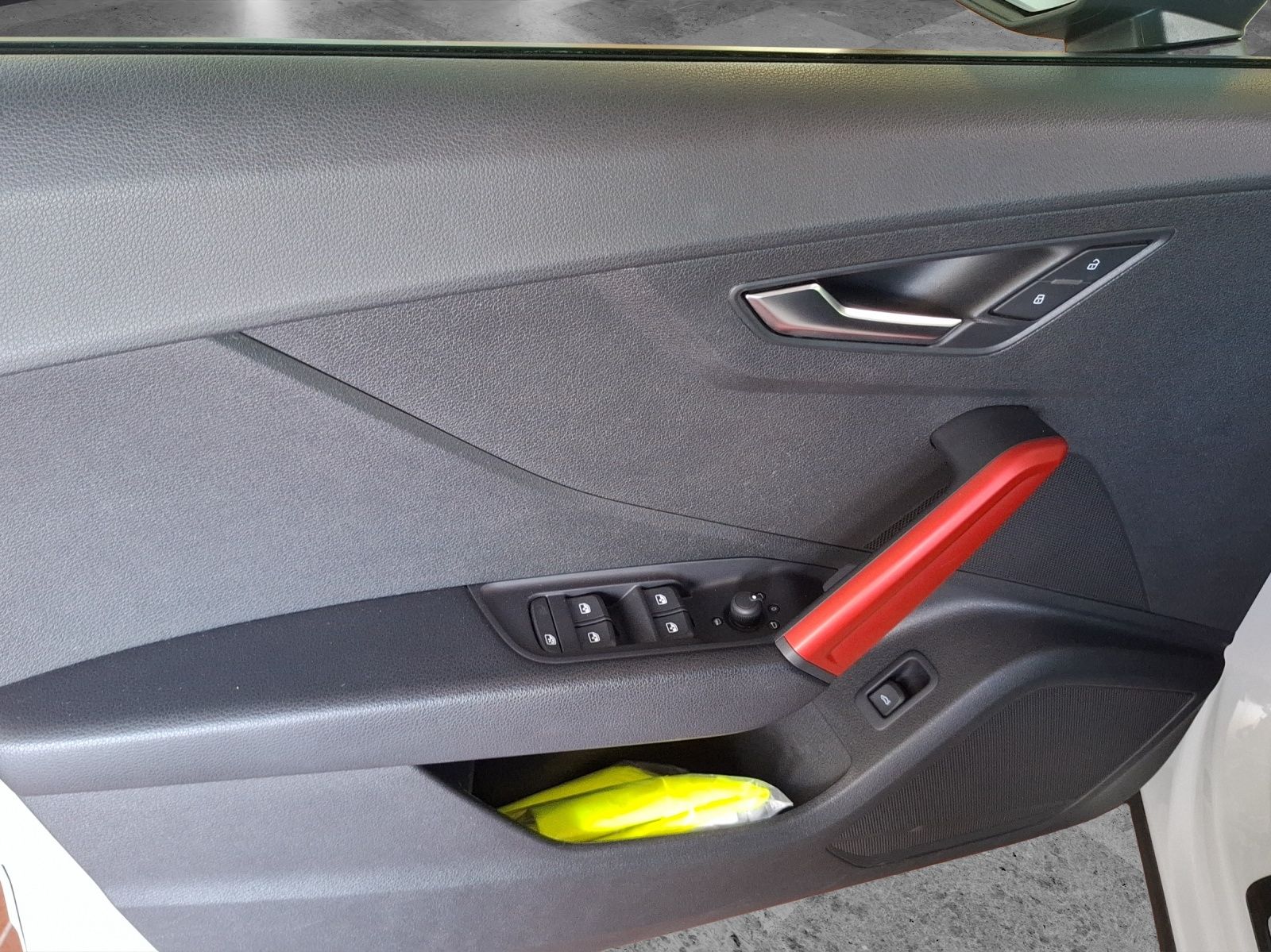 Fahrzeugabbildung Audi Q2 TFSI quattro S-Line Navi AVC ACC PDC SHZ APP
