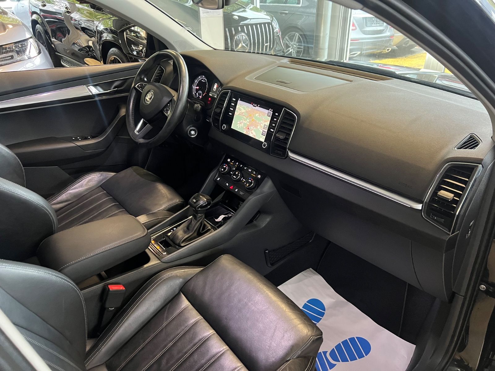 Fahrzeugabbildung SKODA Karoq Style DSG *PANO*SITZHEIZUNG*LEDER*