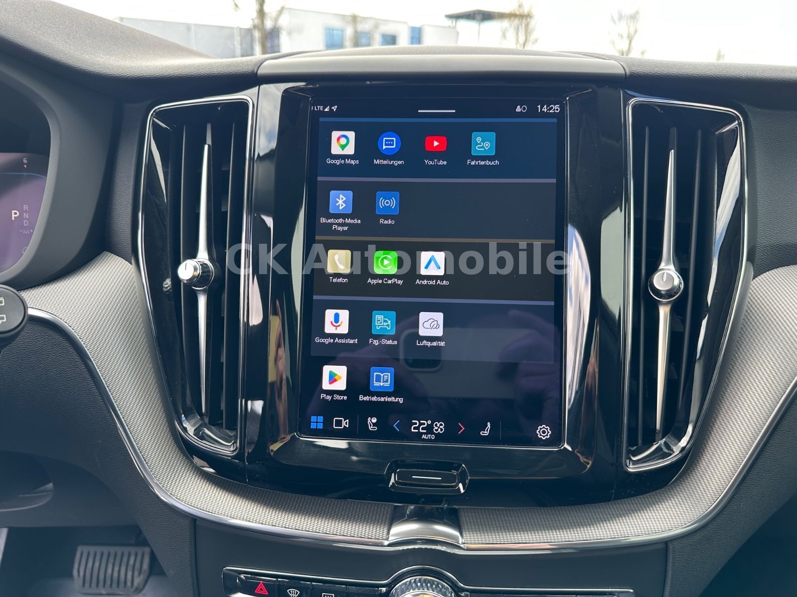 Fahrzeugabbildung Volvo XC60 B4 Plus Bright 2WD/Navi/Leder/Kam/LED/AHK