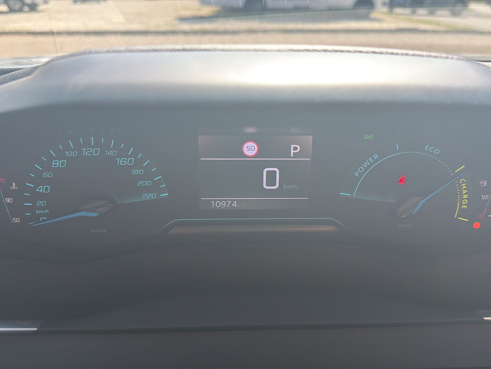 Fahrzeugabbildung Peugeot 2008 Hybrid 136 PS Style