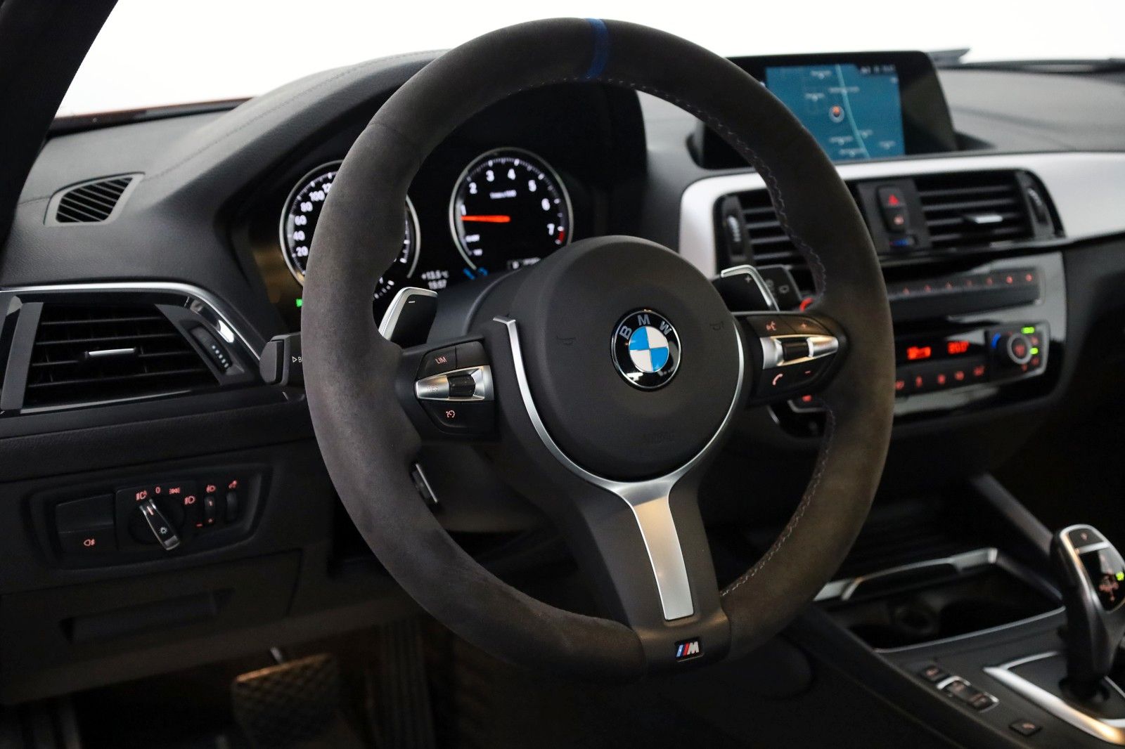 Fahrzeugabbildung BMW M140i Special Edition,Akrapovic,Leder,8fach 18"