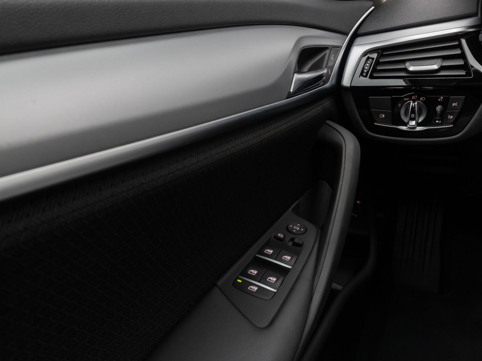 Fahrzeugabbildung BMW 520e Kamera DAB Sport Klima-4Zonen Alarm ParkAss