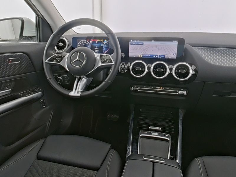 Fahrzeugabbildung Mercedes-Benz GLA 200 Progressive*Pano*Distro*Totwink*LED*Kam*