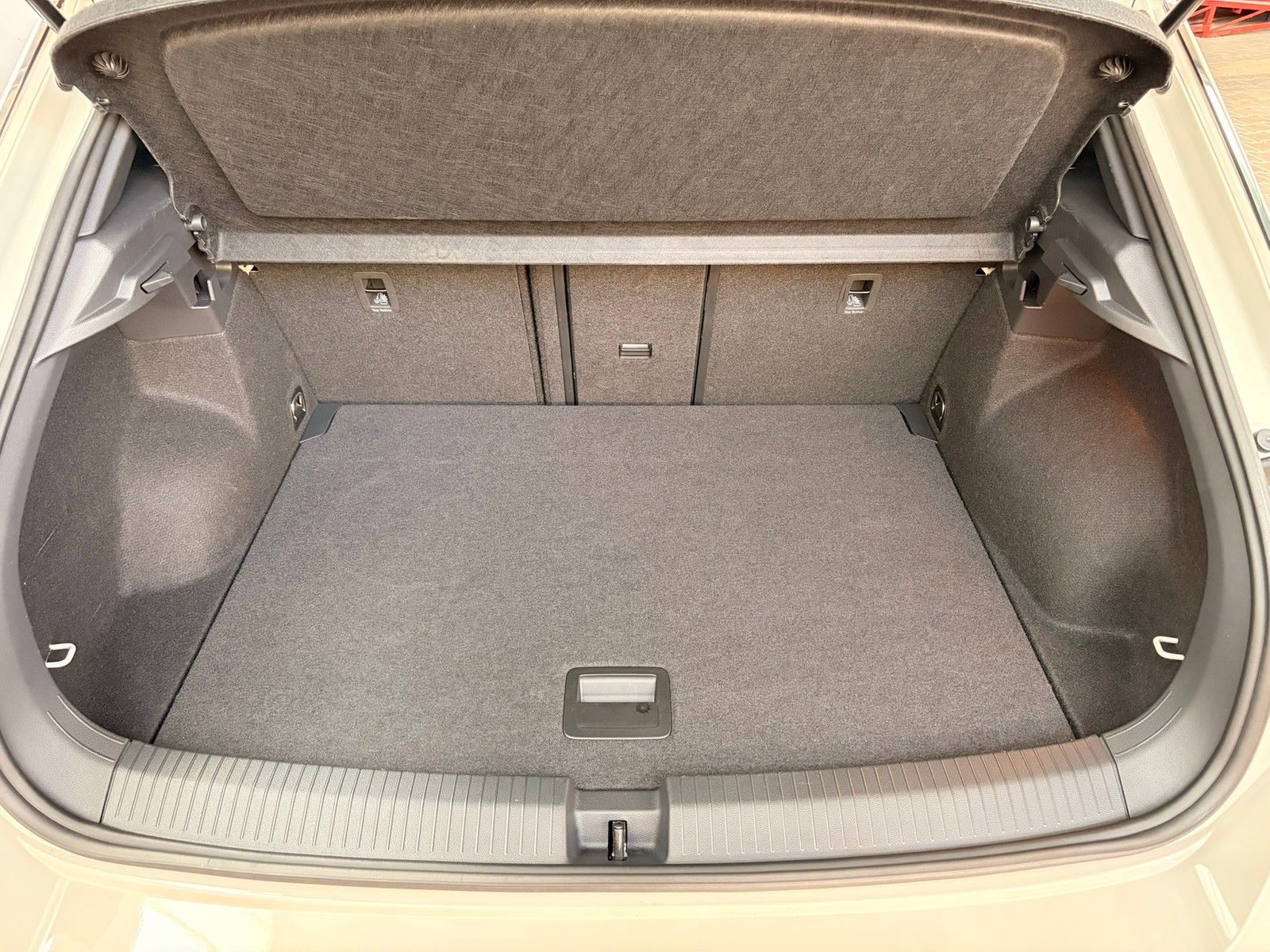 Fahrzeugabbildung Volkswagen T-Roc R-Line 1,5 TSI DSG +ACC +LED +AHK +ParkAss
