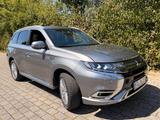 Mitsubishi Outlander 2.4 MIVEC PLUG-IN HYBRID 4WD Plus ...