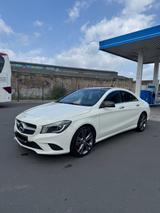 Mercedes-Benz Mercedes Benz CLA 200 Coupé, weiß/ Panoram... - : Schaltgetriebe, Mercedes