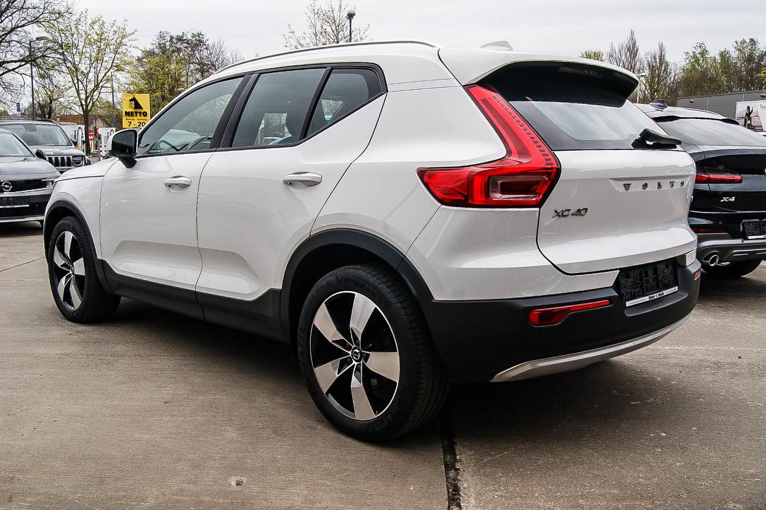 Volvo XC40 D4 Momentum Pro AWD 4x4 LEDER ANHZV PRO-PAK foto 5