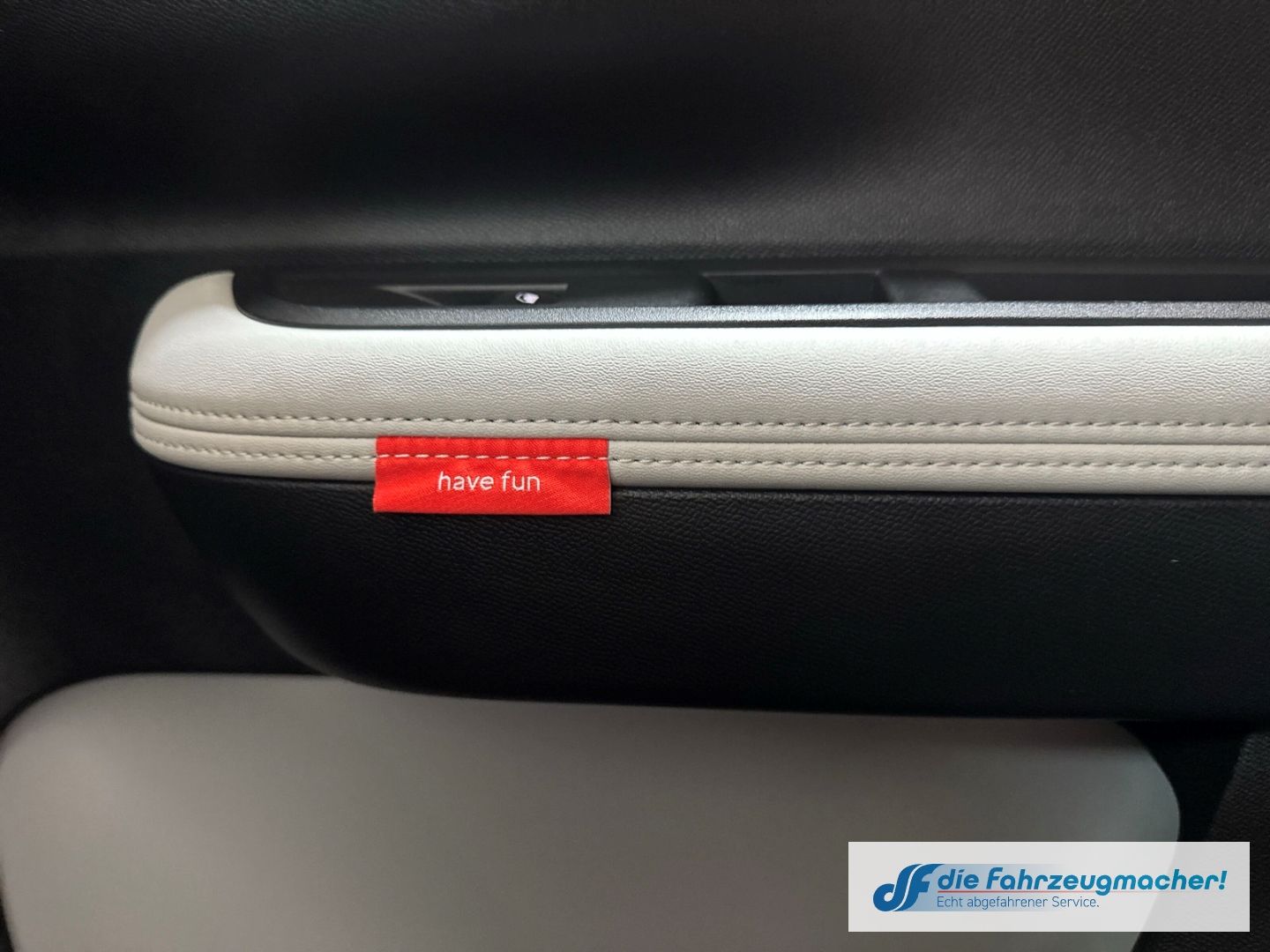 Fahrzeugabbildung Citroën C3 E 113 MAX HUD Navi Soundsystem LED Apple CarP