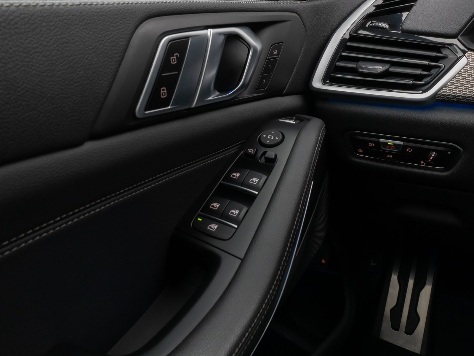 Fahrzeugabbildung BMW X5 xD45e M Sport 360° HUD DAB ACC AHK 20Zoll