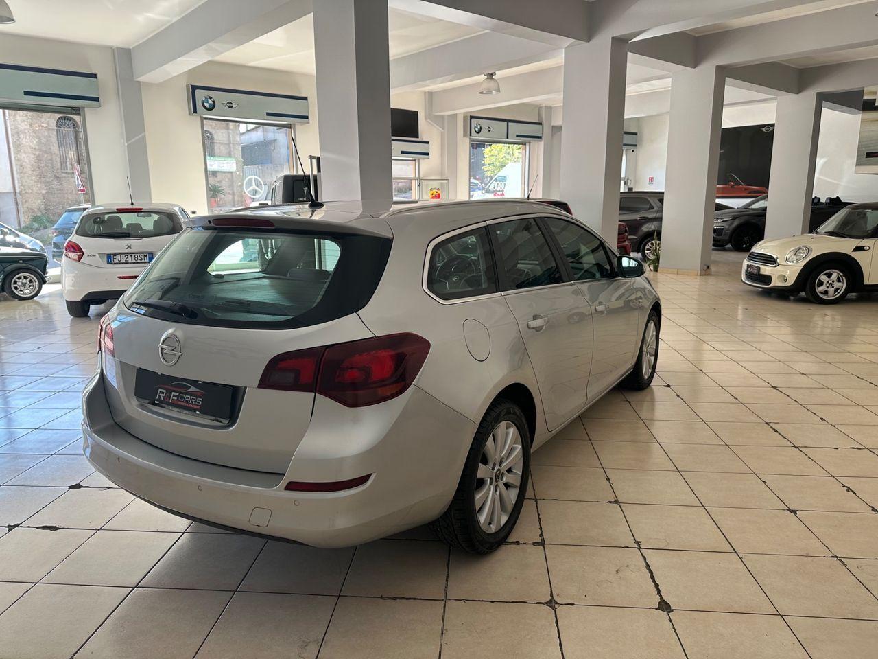 Opel Astra 2012 — photo 7