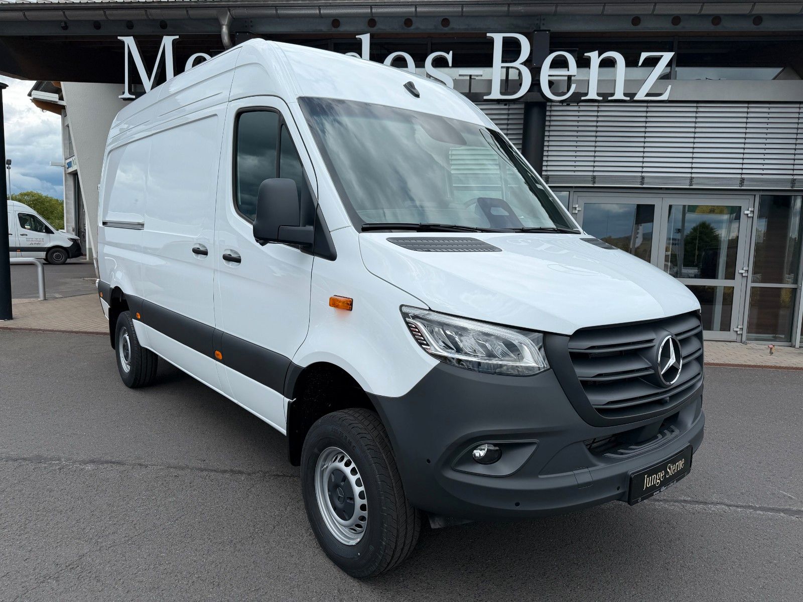 Fahrzeugabbildung Mercedes-Benz Sprinter 319 CDI 4x4 3665 DISTRONIC AHK LED