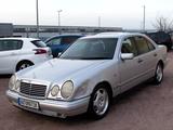 Mercedes-Benz E 230Avantgard *Automatik*Garagenwagen*KLIMA*ALU - gebrauchte Mercedes-Benz E 230 aus dem Jahr 1996