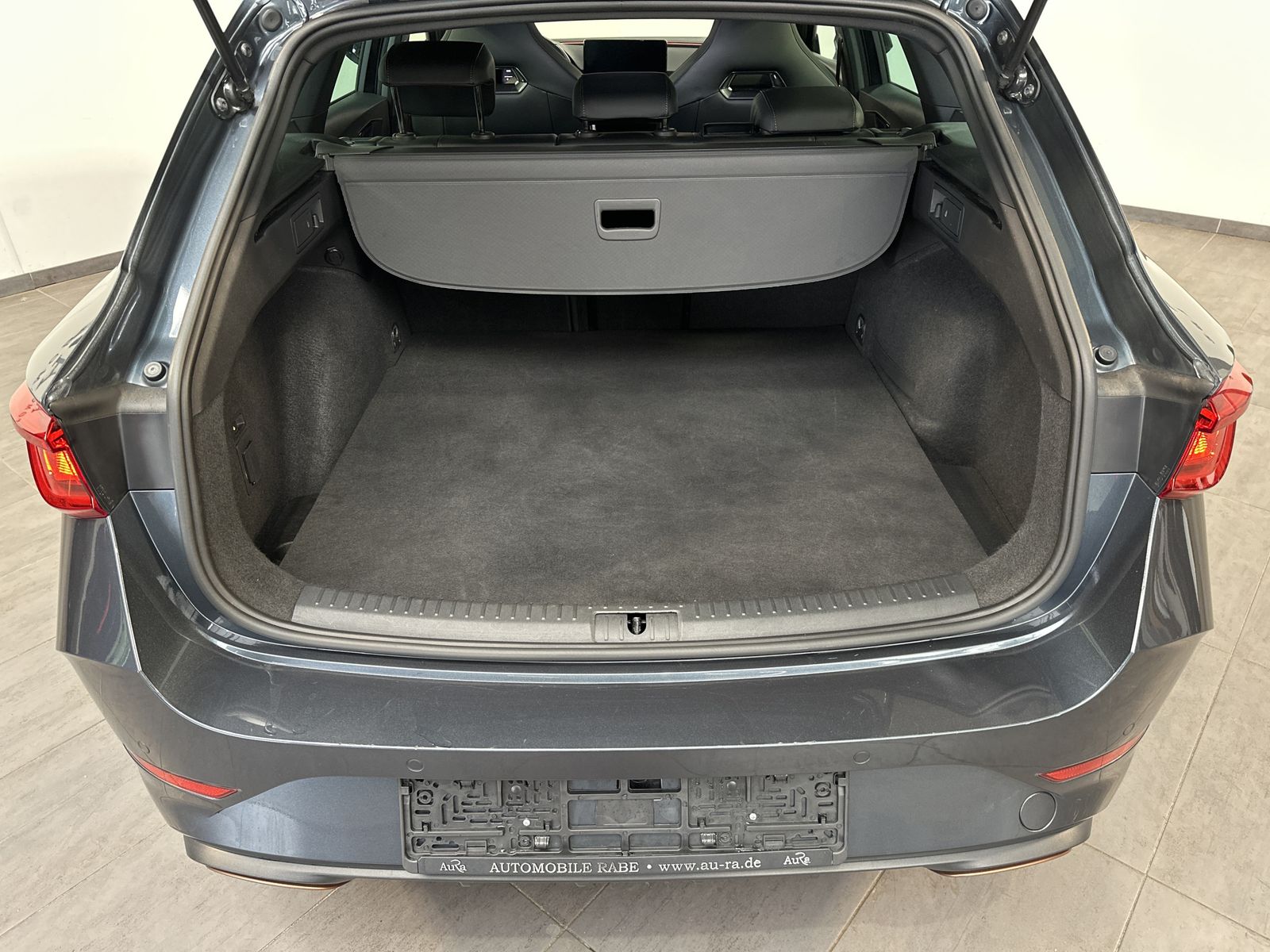 Fahrzeugabbildung CUPRA Leon Sportstourer 1.4 e-Hybrid NAV+LED+VCOCK+AHK