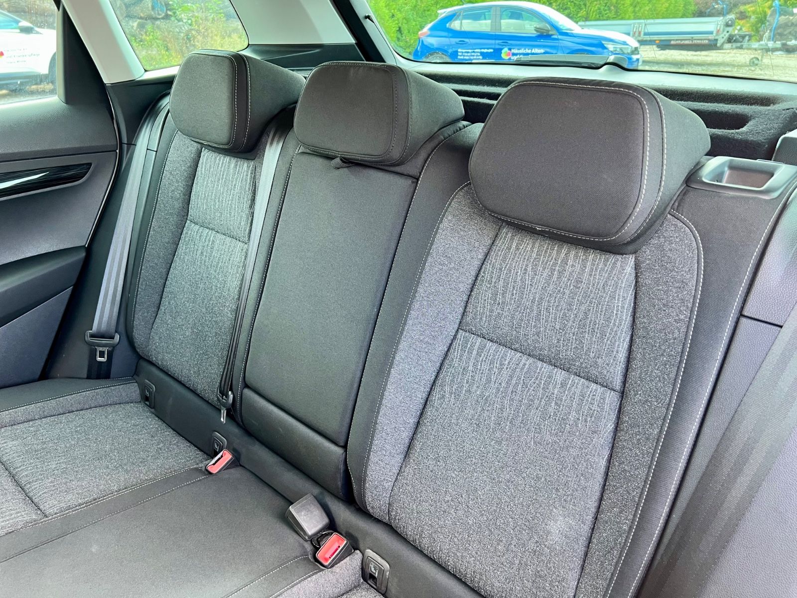 SKODA Karoq 1.5 TSI Style KLIMAAUT NAVI SHZ PDC CARPLA